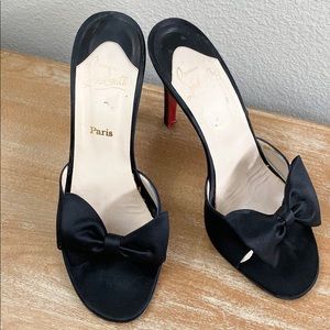 AUTHENTICChristian Louboutin satinblack bowsandals